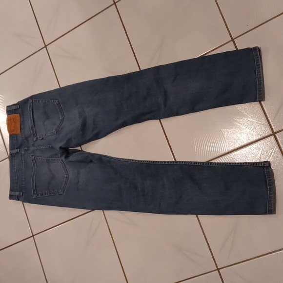 4/$60 Faded Levi Jeans - Size W30 L32 - Picture 5 of 8